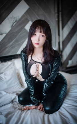 Bambi BLUECAKE Black Mist Mesh Stocking