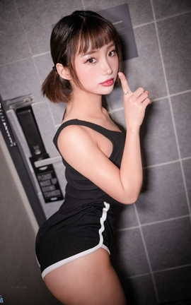 дBLUECAKE Booty Queen Love in the Dormitory Tshirts RED